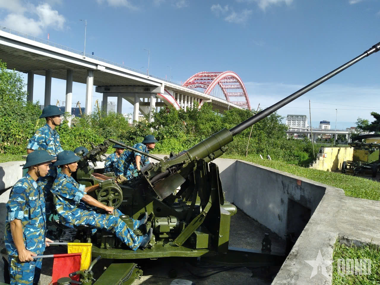 Sắc xuân trên trận địa phòng không nơi đất cảng